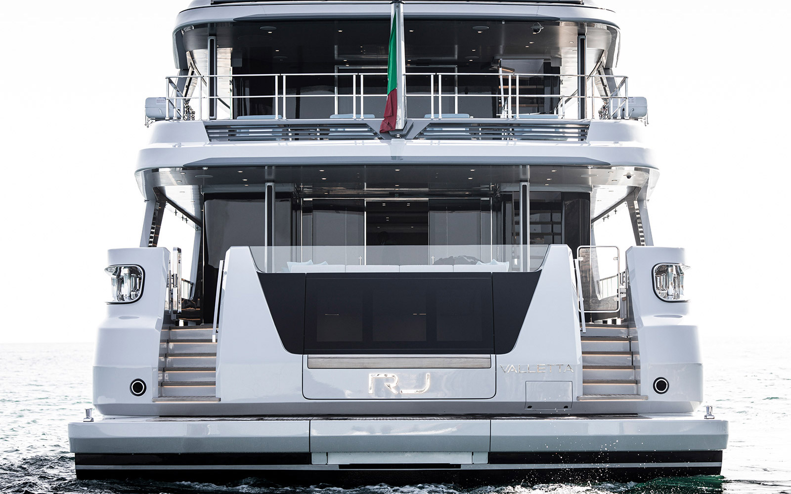 FRANCESCO PASZKOWSKI ON THE DESIGN OF THE RJ 102 | CDM Experience