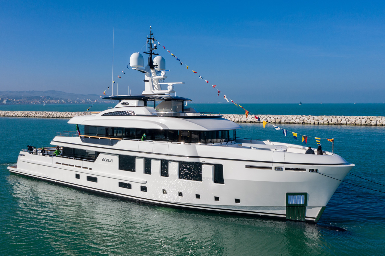 motor yacht acala